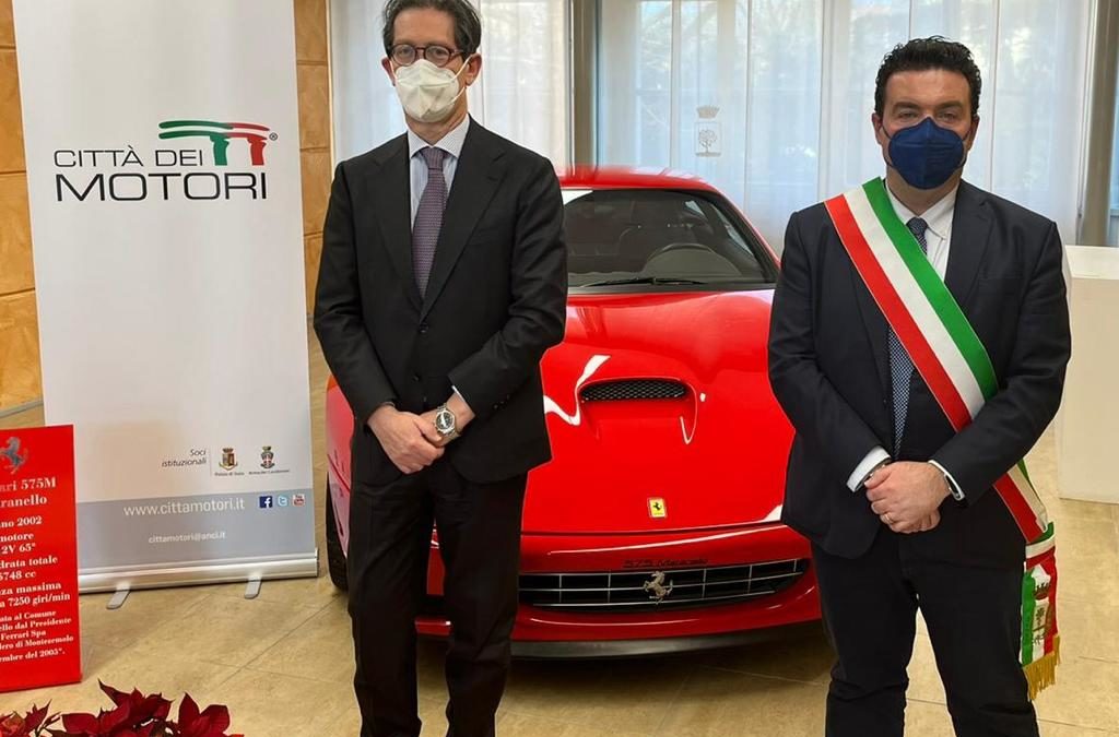 Maranello. Incontro tra sottosegretario Garofoli e presidente Zironi. Focus su sfide transizione energetica e potenziale del turismo motoristico