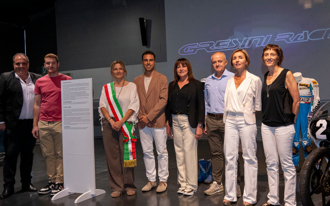 Imola e Faenza. “Racing in frame” la mostra dedicata a Fausto Gresini. Penazzi: “Un campione, un grande uomo del motorsport e un simbolo di passione, determinazione e legame profondo con la sua terra”.