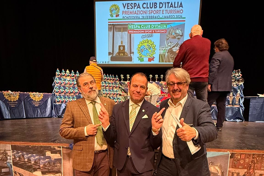 A Pontedera le premiazioni dei Campionati vespistici regionali e nazionali. Leone: “Eventi 2026 e 80 anni della Vespa grande leva di sviluppo del turismo motoristico”.