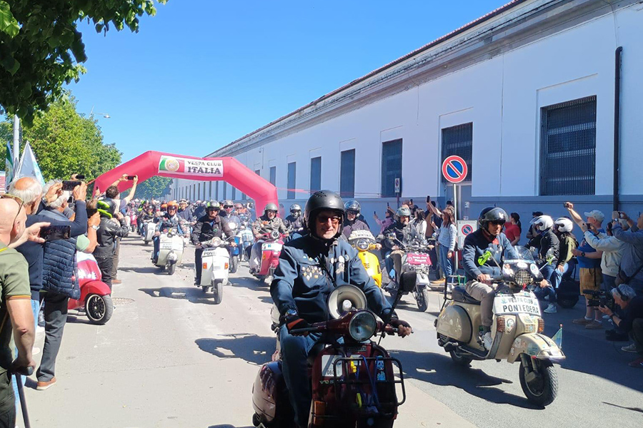 Pontedera. Gran finale per gli 80 anni di Vespa. Leone:”Celebrato un mito di enorme richiamo per il turismo motoristico nazionale”.