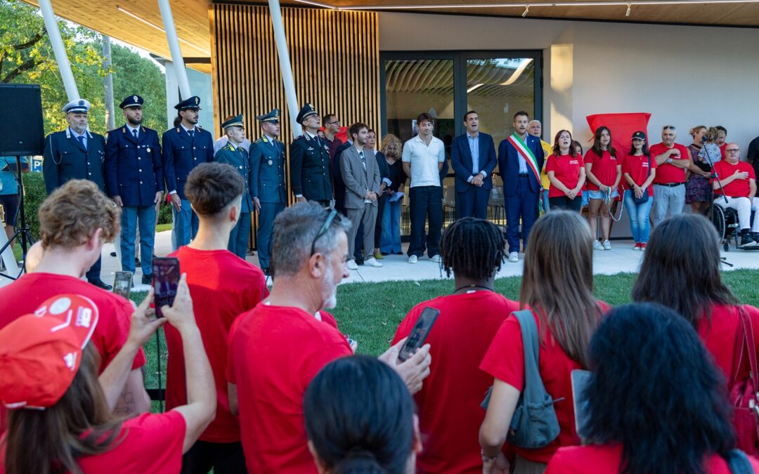 Imola. Inaugurato centro civico polifunzionale realizzato con il sostegno di Leclerc. Panieri: “Grati a Charles che ha trasformato i suoi successi in un aiuto concreto per la nostra gente”.